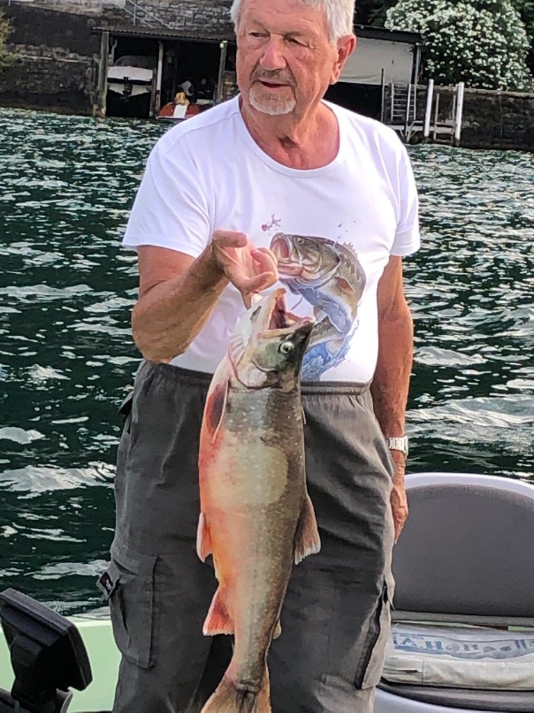 SALMERINO DA RECORD CON CANNA E NINFE LISCA SWISS FISHING